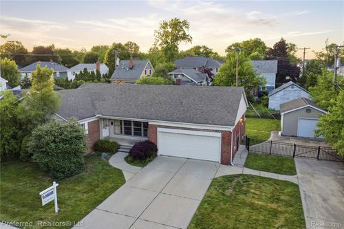 860 Palmer St, Plymouth, MI, 48170-2057 | Card Image
