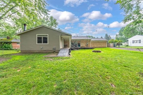 1301 Bielby St, Waterford, MI, 48328-1307 | Card Image