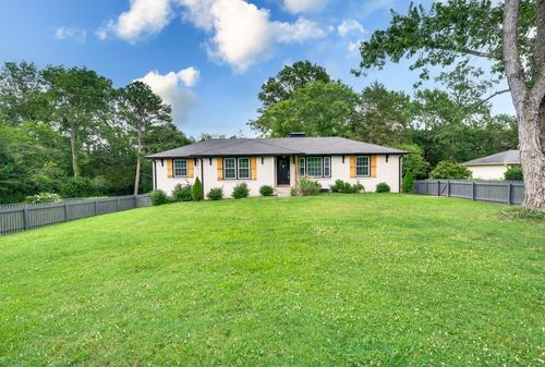 882 Rodney Dr, Nashville, TN, 37205-3062 | Card Image