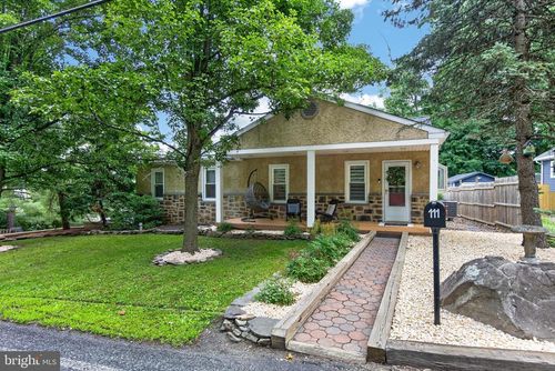 111 Fulmer Rd, Perkiomenville, PA, 18074-9734 | Card Image