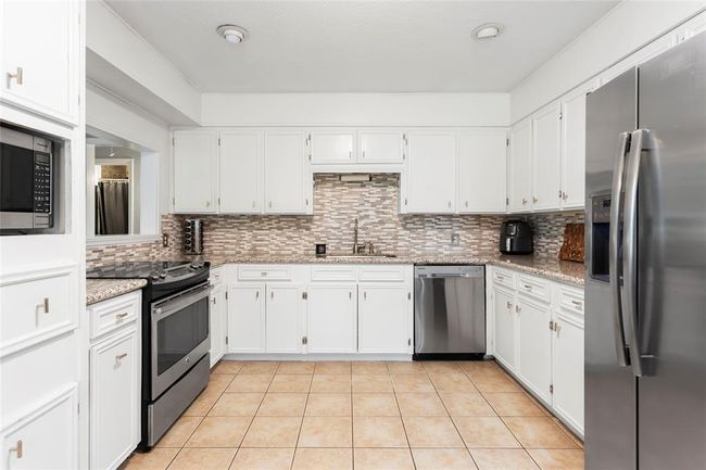 Large open kitchen... | Image 7