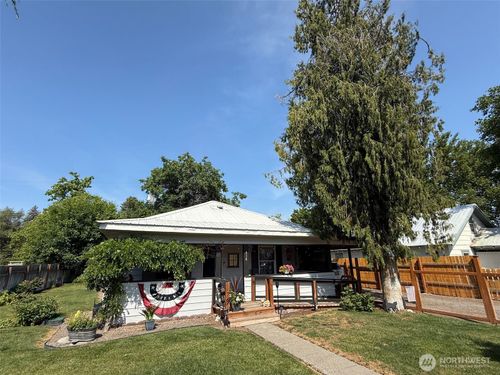 416 S Cedar St, Omak, WA, 98841-9584 | Card Image