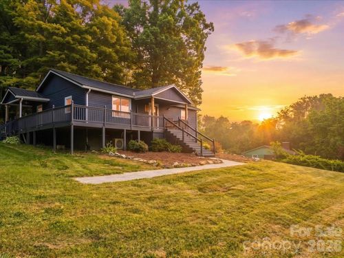 352 Jakes Branch Rd, Spruce Pine, NC, 28777-8428 | Card Image