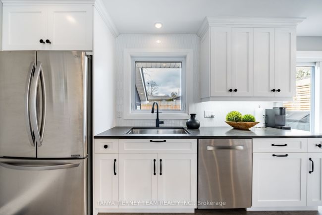 54 Mitchell Ave, House other with 5 bedrooms, 3 bathrooms and 4 parking in Whitby ON | Image 10