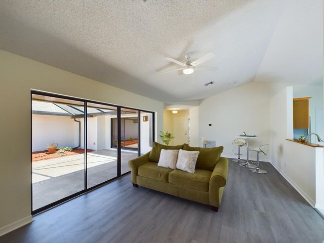 6256 - 6256 Mirror Lake Ct, Condo with 2 bedrooms, 2 bathrooms and null parking in Sebastian FL | Image 6