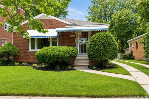 19189 Berden St, Detroit, MI, 48236-2007 | Card Image