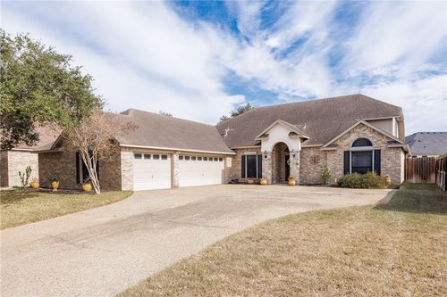 6152 Saint Denis St, Corpus Christi, TX, 78414-6120 | Card Image