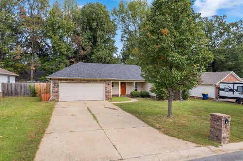 24 Stonehaven Dr, Cabot, AR, 72023-8696 | Card Image