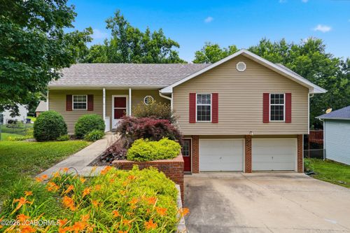 739 Jay Or Dr, Jefferson City, MO, 65109-9291 | Card Image
