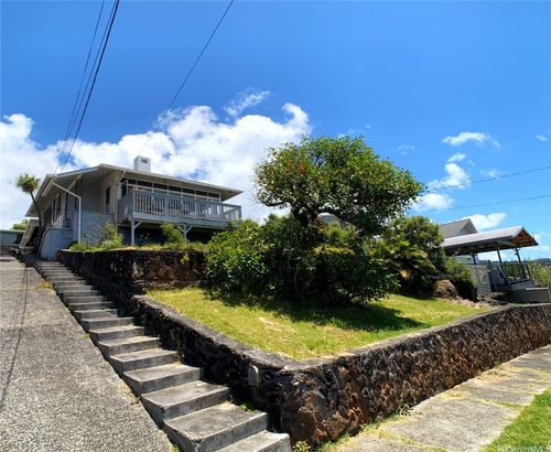 1074 Lanui Pl, Honolulu, HI, 96817-1233 | Card Image