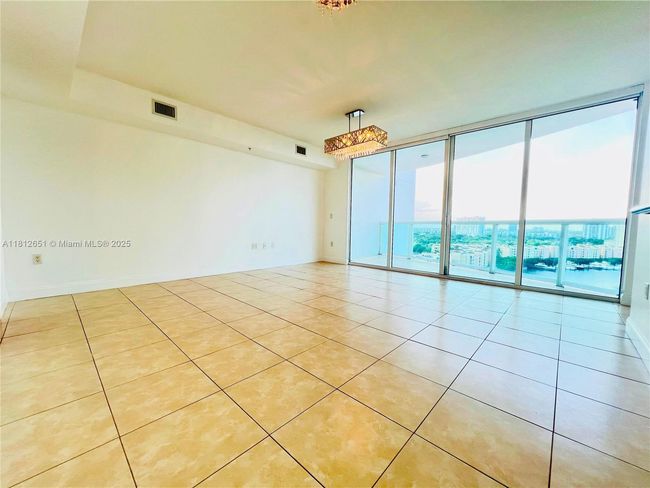APT-1132 - 19400 Turnberry Way, Condo with 2 bedrooms, 3 bathrooms and null parking in Aventura FL | Image 4