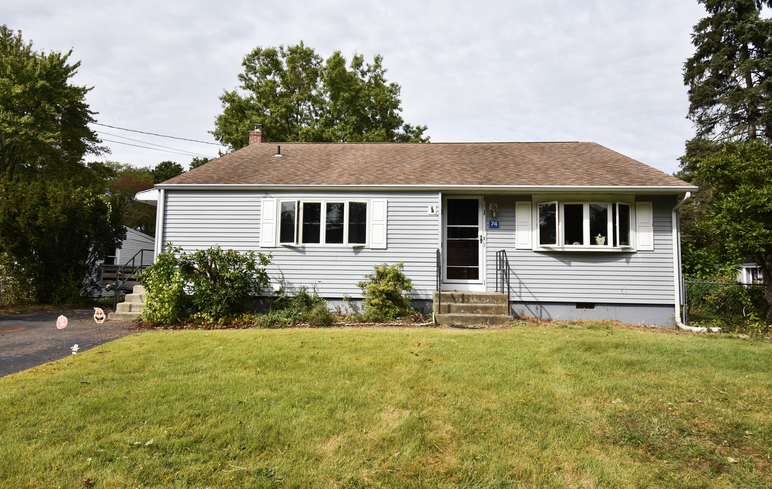 Henderson Dr, East Hartford, CT 06108