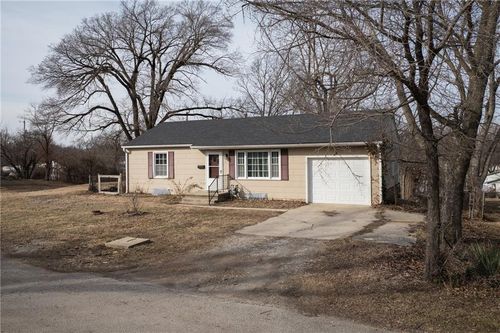 607 Hillcrest Dr, Knob Noster, MO, 65336-1584 | Card Image