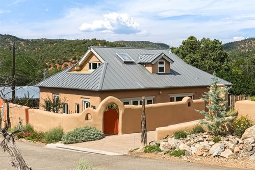 40 Canyon Hill Ln, Santa Fe, NM, 87501-6196 | Card Image