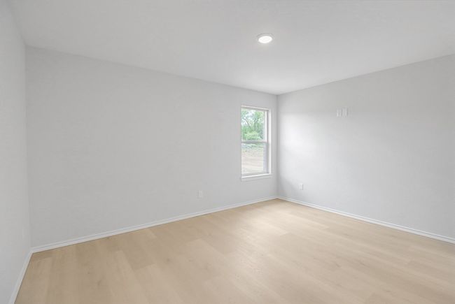 Guest Bedroom 1 | Image 17