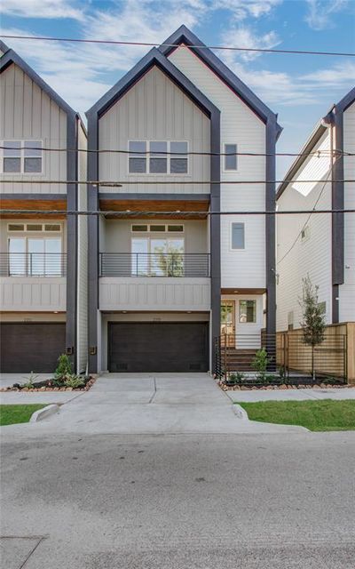 2517 Detering. Private Driveway. Large 2nd floor balcony. Photos of similar completed home by same builder. Selections may differ. | Image 2