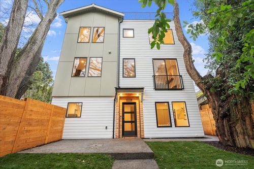 4104 49th Ave Sw, Seattle, WA, 98116-4020 | Card Image