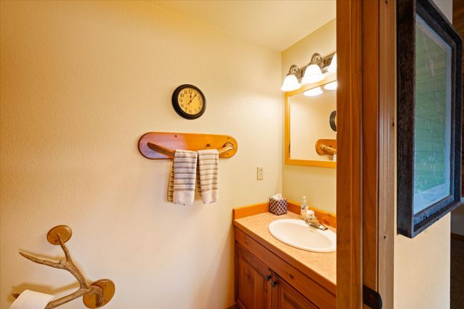 Main Cabin - Loft bathroom | Image 39