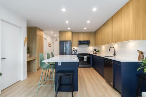 433-920 Reunion Ave, Victoria, BC, V9B0W8 | Card Image