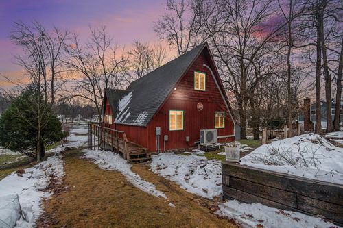 45601 Peninsula Dr E, Grand Junction, MI, 49056-9462 | Card Image