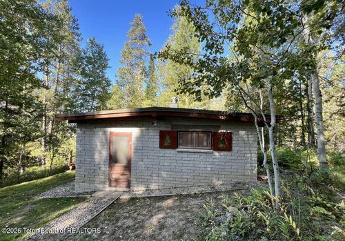 415 Forest 21, Alpine, WY, 83128 | Card Image