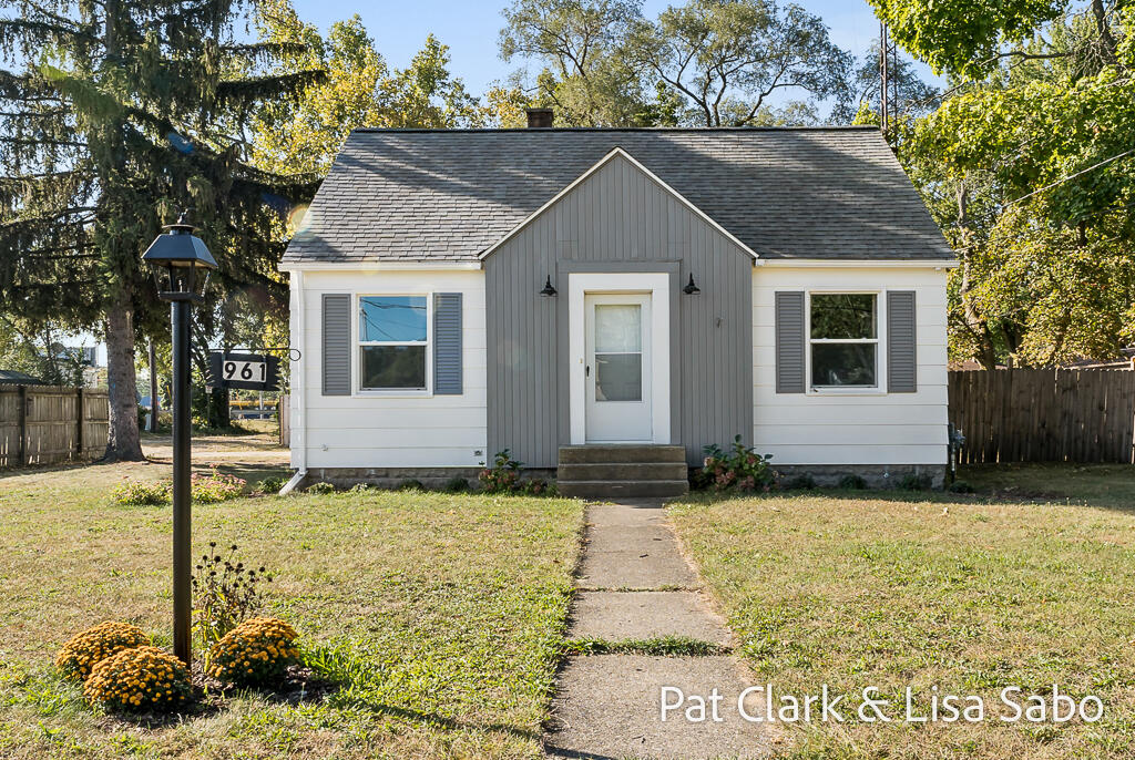 Wendover Blvd, Norton Shores, MI 49441