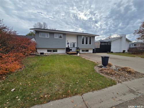 236 Bean Crescent, Weyburn, SK, S4H3G1 | Card Image