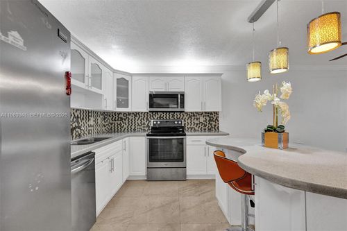 apt-p6-21300 San Simeon Way, Miami, FL, 33179-1105 | Card Image