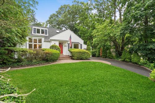 23 Lee St, Huntington, NY, 11743-6119 | Card Image