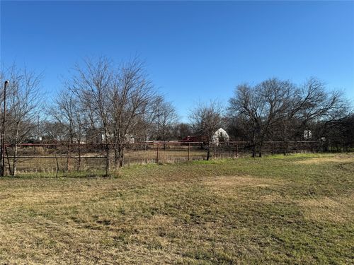 717 N Pecan Creek Trl, Valley View, TX, 76272-9333 | Card Image