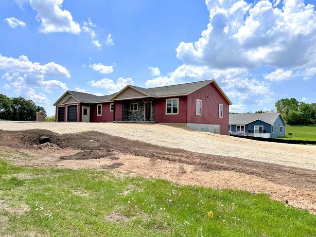 38069 Red Cedar Cir, Home with 3 bedrooms, 2 bathrooms and null parking in PRAIRIE DU CHIEN WI | Image 4