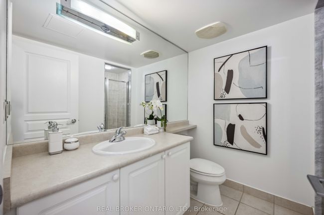 1913 - 18 Yonge St, Condo with 2 bedrooms, 2 bathrooms and null parking in Toronto ON | Image 5