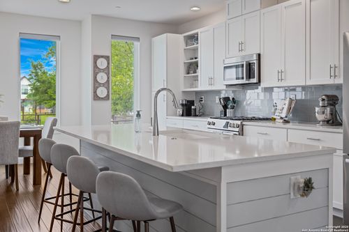 unit-902-102 Tendick, San Antonio, TX, 78209-7104 | Card Image