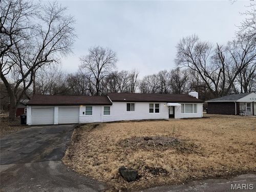 541 Hentschel Pl, Saint Louis, MO, 63135-1543 | Card Image