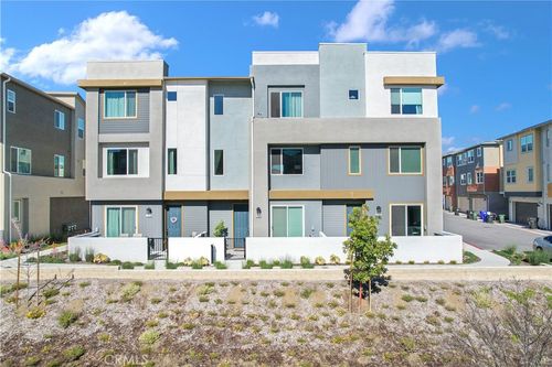 27582 Manzanita Way, Valencia, CA, 91381-2196 | Card Image