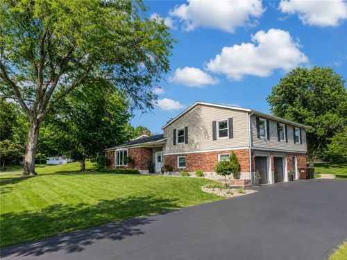 132 Marbrook Dr, Kettering, OH, 45429-5437 | Card Image