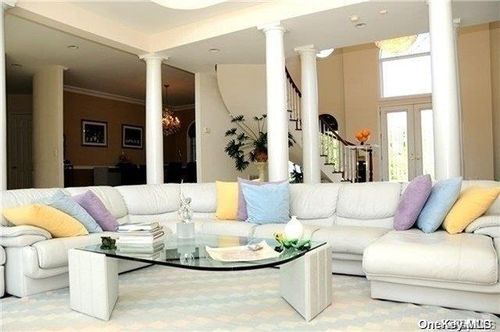 9 Kate Ct, East Quogue, NY, 11942-3843 | Card Image