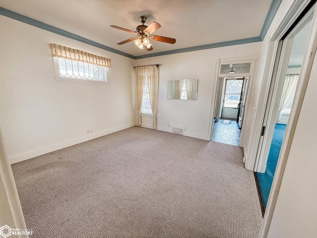 415 S Garfield Ave, Home with 4 bedrooms, 2 bathrooms and 2 parking in Burlington IA | Image 8