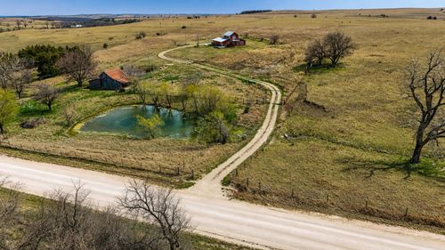 33225 Wabaunsee Rd, Alma, KS, 66401-9099 | Card Image