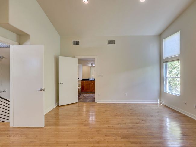 2 - 400 E 33 Rd St, Condo with 3 bedrooms, 3 bathrooms and 2 parking in Austin TX | Image 33