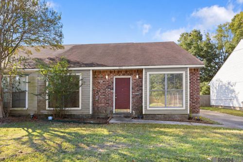 10812 Stanley Aubin Ln, Baton Rouge, LA, 70816-5107 | Card Image