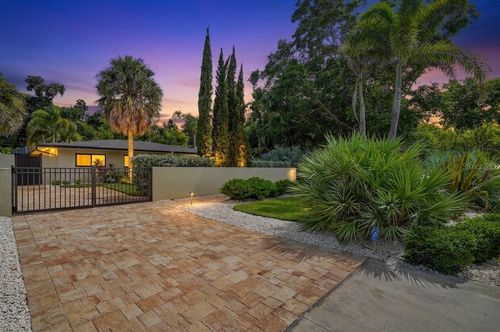 418 Sapphire Dr, SARASOTA, FL, 34234-2724 | Card Image