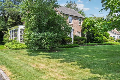 21 Orchard Dr, East Williston, NY, 11596-2006 | Card Image