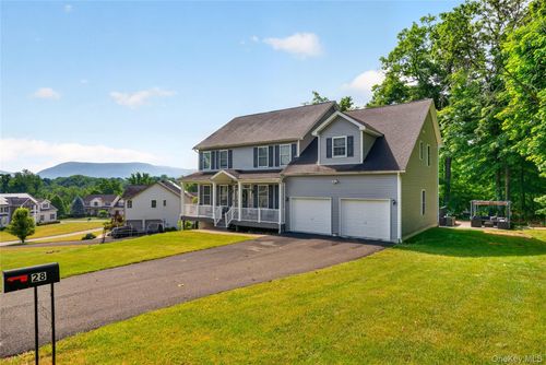 28 Ardmore St, New Windsor, NY, 12553-8304 | Card Image