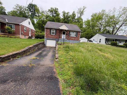 218 Ridgeway Rd, Cincinnati, OH, 45216-1523 | Card Image