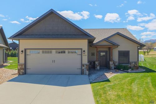 2220-arrowhead-circle-2220 Arrowhead Cir, Spearfish, SD, 57783-8813 | Card Image