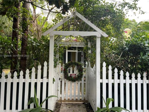 3972 Loquat Ave, Miami, FL, 33133-5627 | Card Image