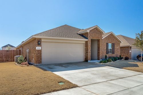 810 Wolf Creek Dr, Cleburne, TX, 76033-4783 | Card Image