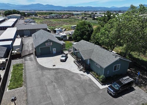 802 E Vilas Rd, Medford, OR, 97502-3271 | Card Image