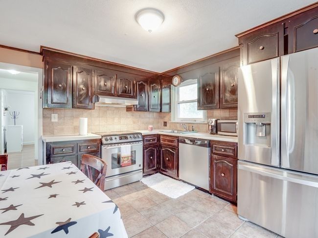 6 Parkview Rd, House other with 3 bedrooms, 2 bathrooms and 3 parking in Everett MA | Image 13